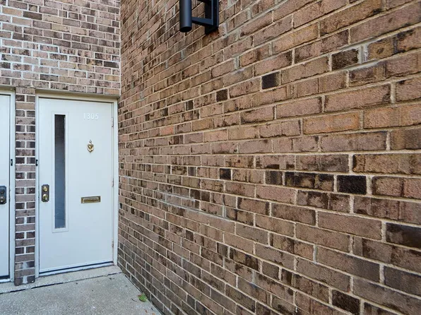 1305 Raintree Ln, Malvern, PA 19355