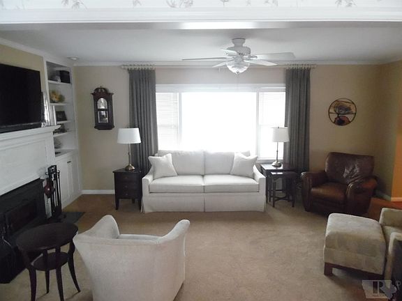 4th image of 411 Melville Ave