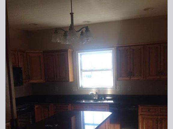 800 Thorndale kitchen