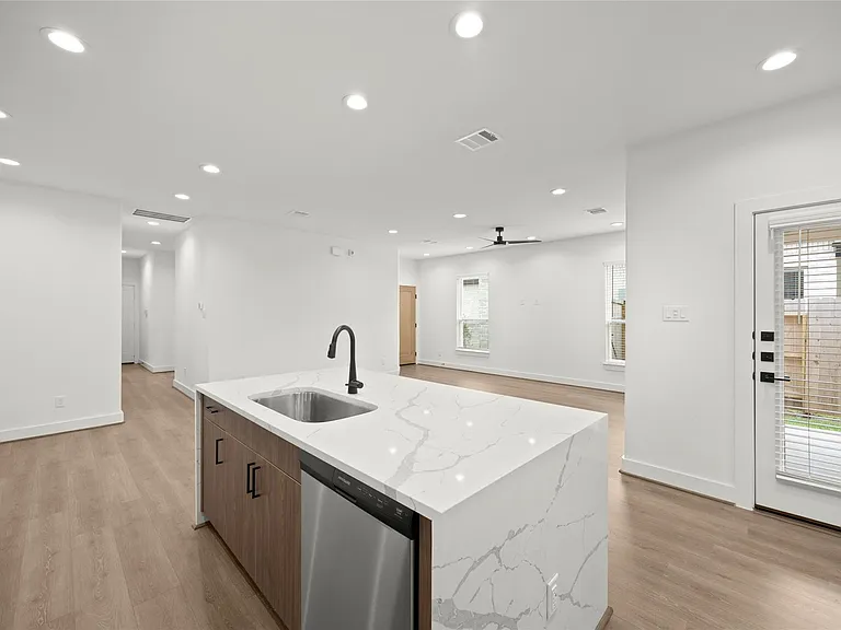 2711 Sunrise Breeze Dr — Photo 11
