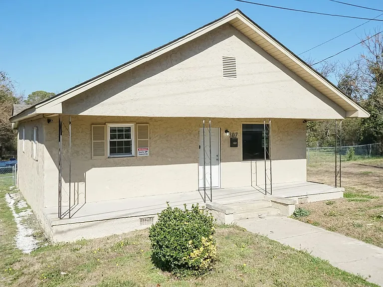 307 Olivia Ln — Photo 1