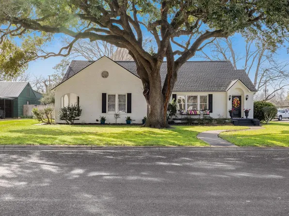 415 N Mechanic St, Weimar, TX 78962