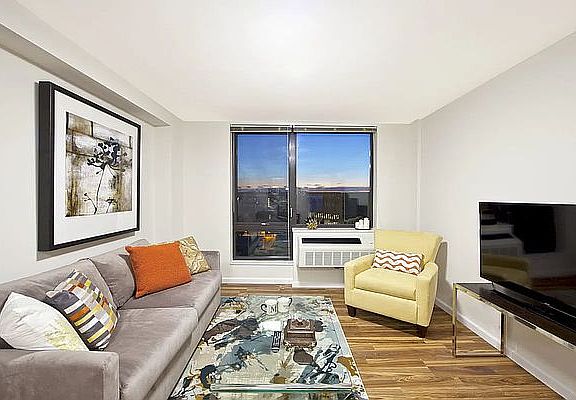 4th image of 2763 Morris Ave #207