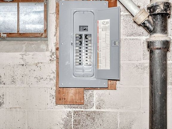 44th image of 262 Commodore Pkwy