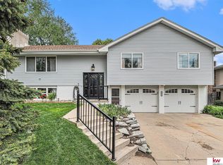 14724 Z Cir, Omaha, NE 68137