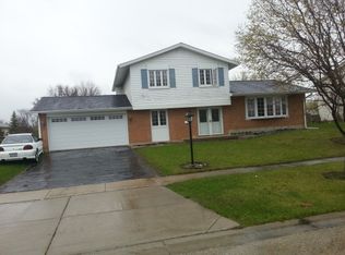 970 Sycamore Ct, Hoffman Estates, IL 60192