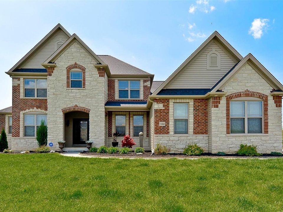 Great curb appeal.... mix stone and brick really give the house an elegant feel.