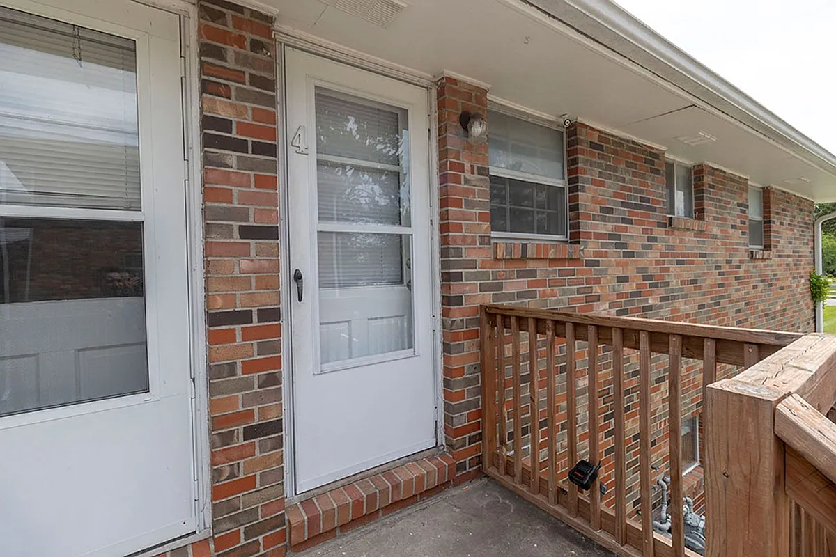 Building Photo - 711 Hulen Dr