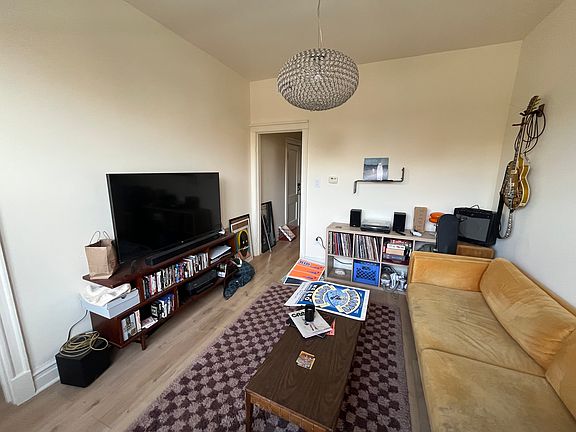 2nd image of 1050 N Damen Ave APT 2F