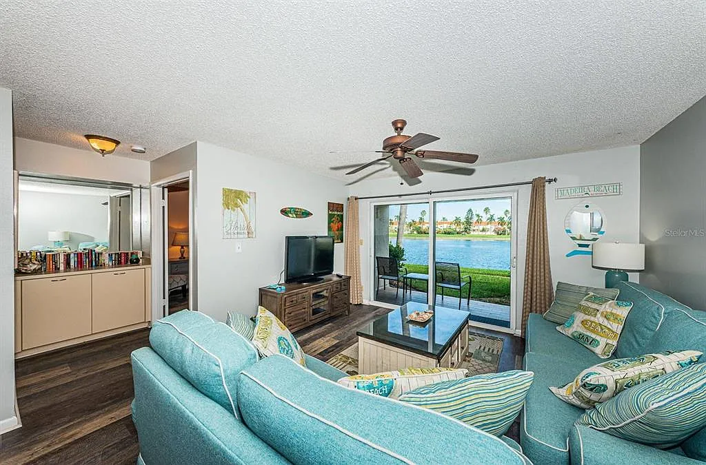 2 bed, 11.0 bath, 1145 sqft, $5,580 — Photo 2
