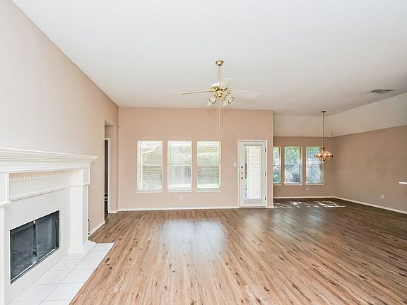 3rd image of 7625 Mahonia Dr