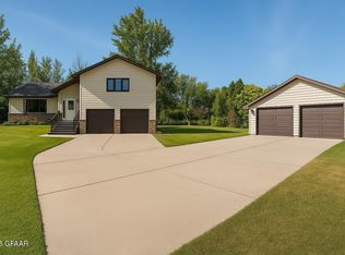 4237 72nd Ave N, Grand Forks, ND 58203