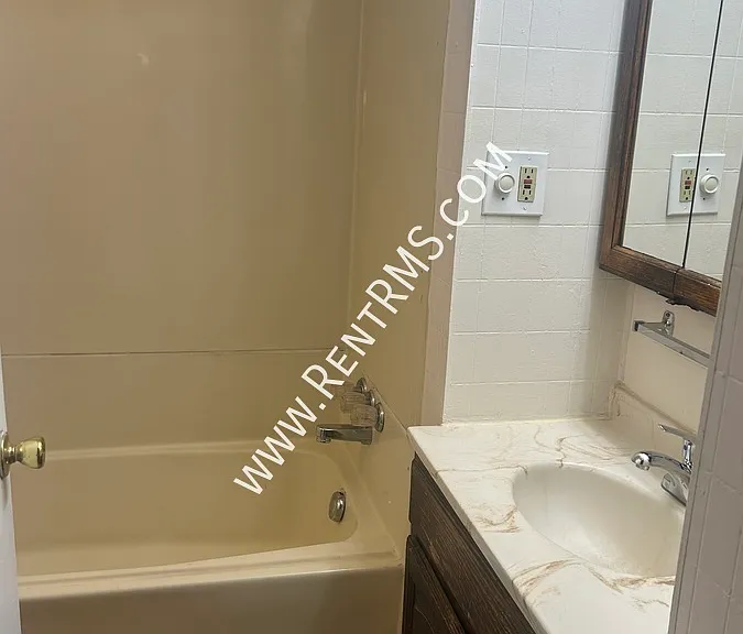 700 SE Carnahan Ave — Photo 11