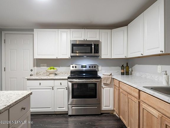 4th image of 1051 NE LAKE Drive
