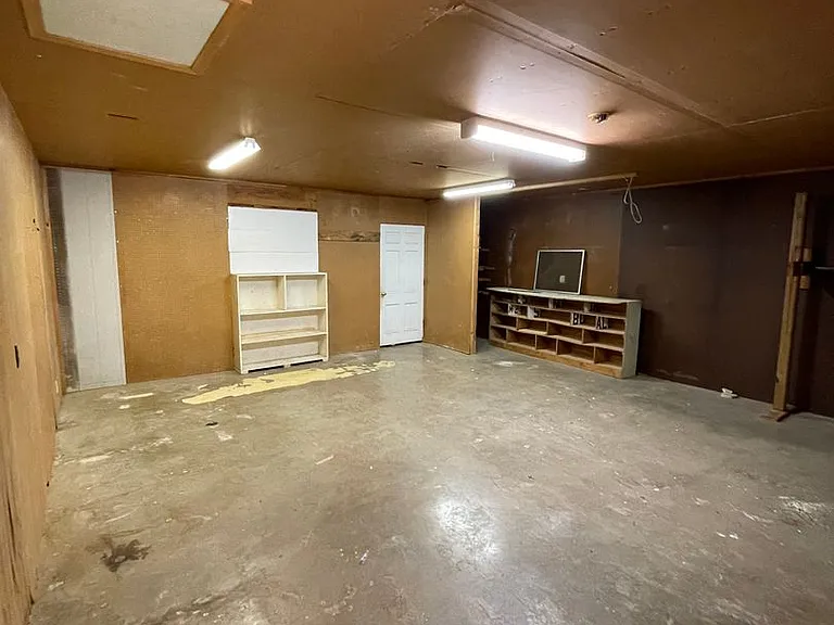 210 Frederick Rd — Photo 12