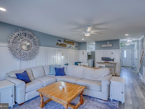 5th image of 11611 Windward Dr Unit A