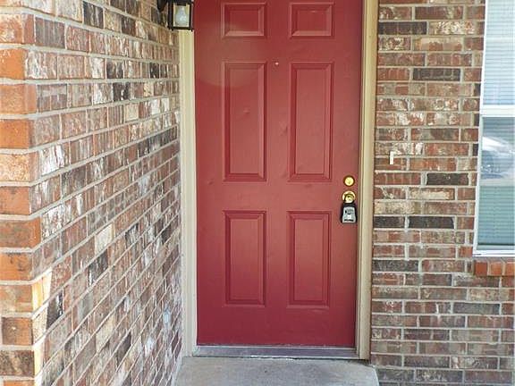 3rd image of 1512 N Bernice Dr