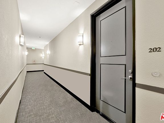 4th image of 585 N Rossmore Ave APT 202