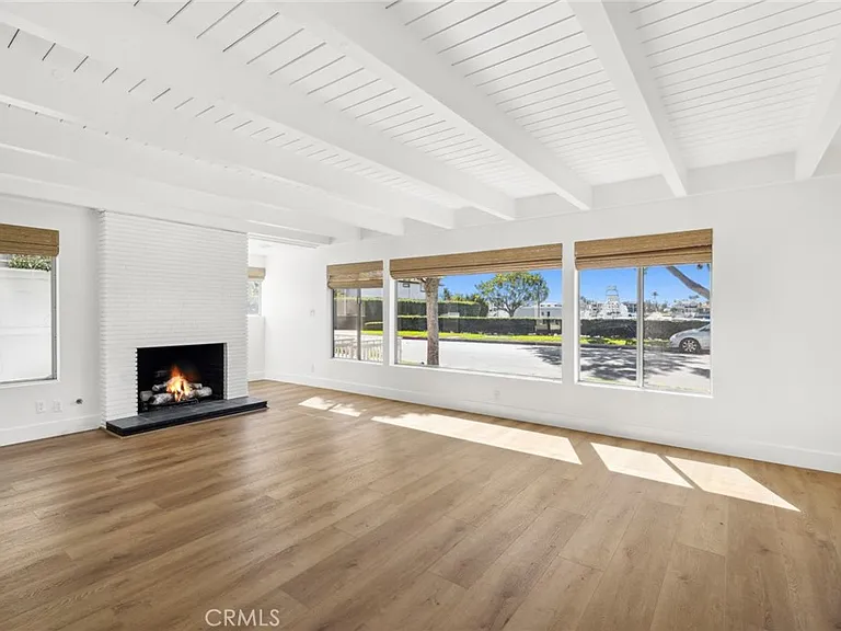2551 Bayshore Dr — Photo 3