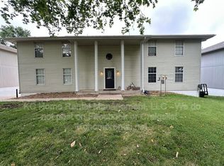 211 NW Barr Rd #A, Grain Valley, MO 64029