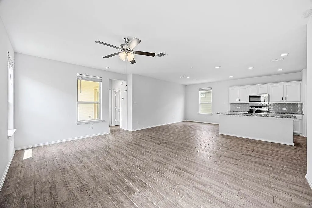 3 bed, 3.5 bath, 2064 sqft, $2,700 — Photo 2
