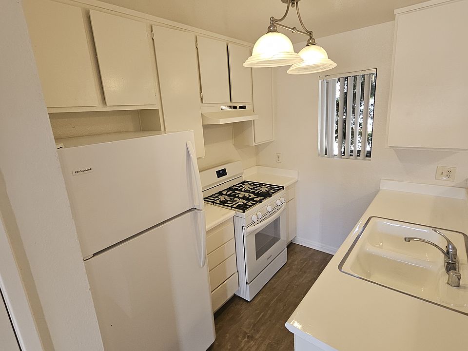 1st image of 1140 Belmont Ave APT 4