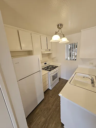 1140 Belmont Ave #4 Photo 1