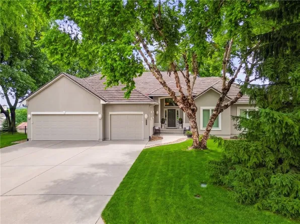 4317 NE Maplegate Ct, Lees Summit, MO 64064