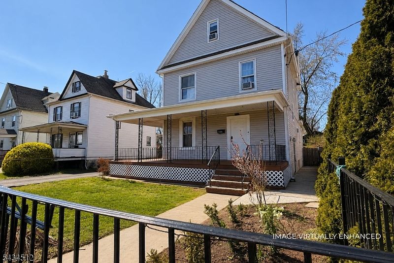 1st image of 930 W 5Th St