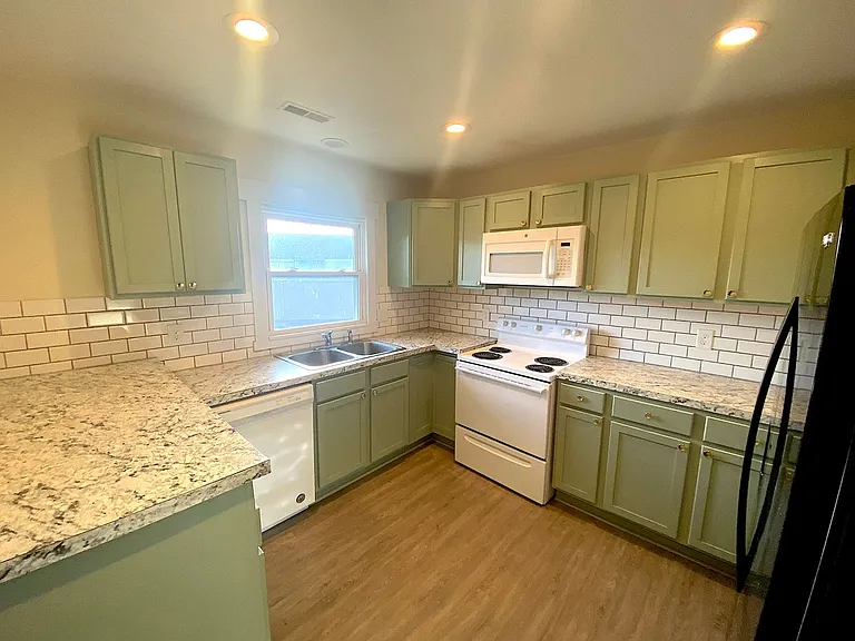 630 Race St — Photo 2