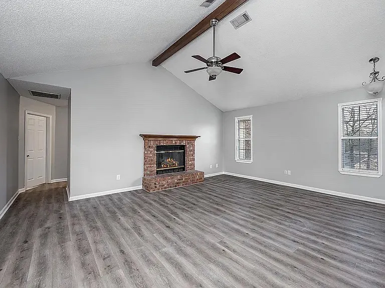 3 bed, 1710 sqft, $2,100 — Photo 4