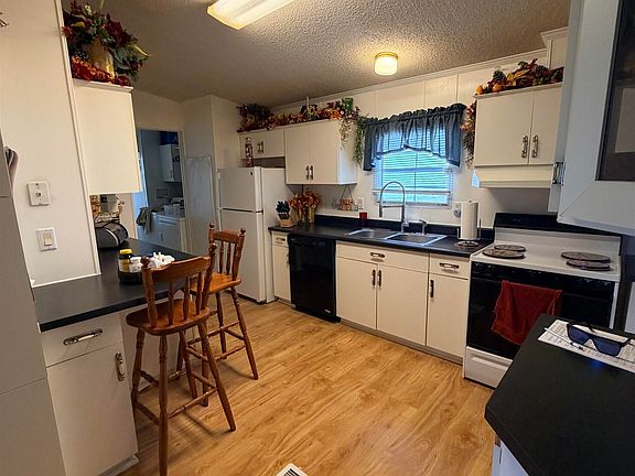 5th image of 15 Dorough St