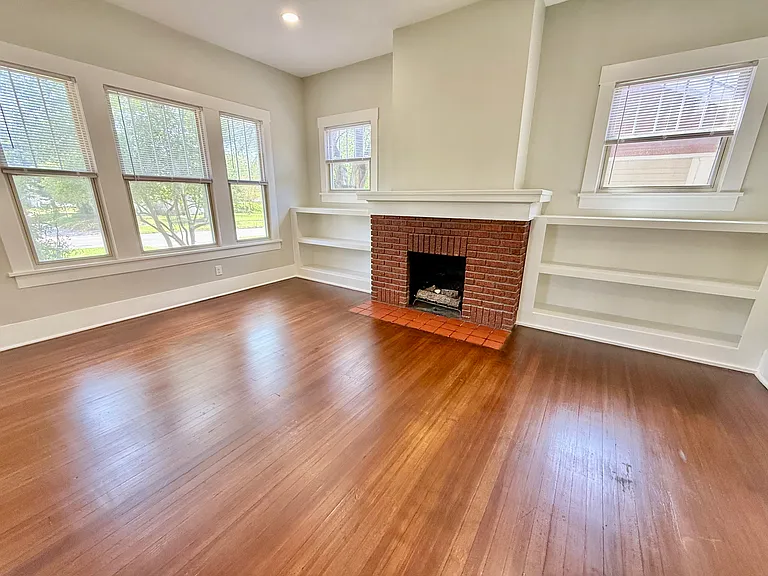 1201 E Lamar St — Photo 9
