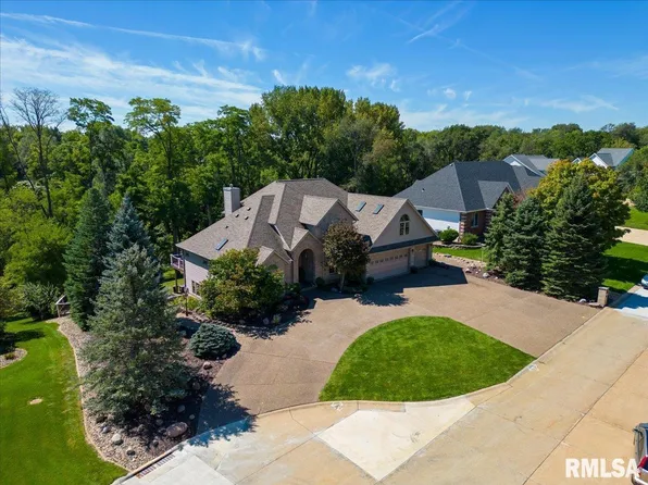 27023 Glynns Creek Ct, Eldridge, IA 52748