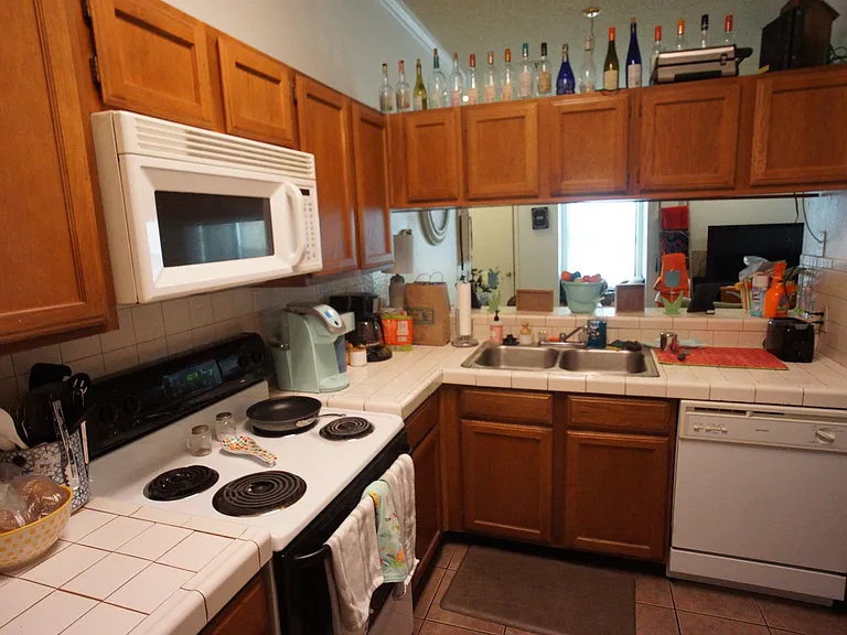 2802 Nueces #212 — Photo 4