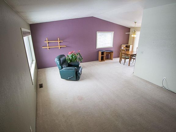 3rd image of 156 Meadowlark Ct