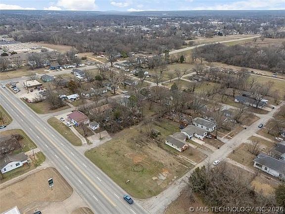 5th image of 909 S Oklahoma St