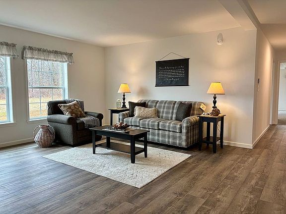2nd image of 15 Laurie Dr