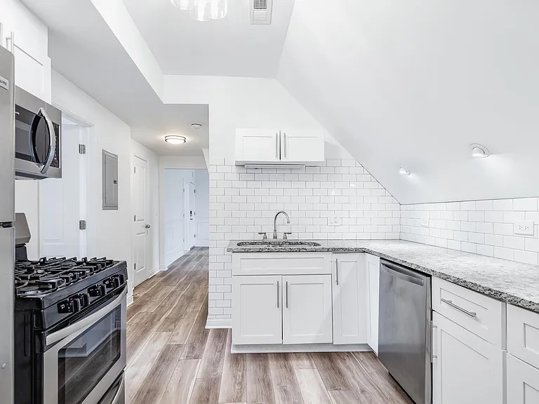 2634 N Lawndale Ave #3 — Photo 2