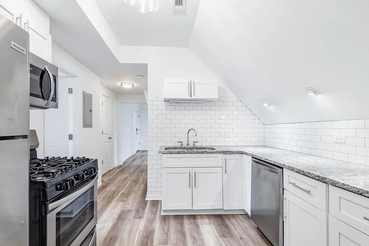 Building Photo - 2634 N Lawndale Ave #3