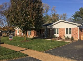 300 Villar Hill Dr, Chesterfield, MO 63017