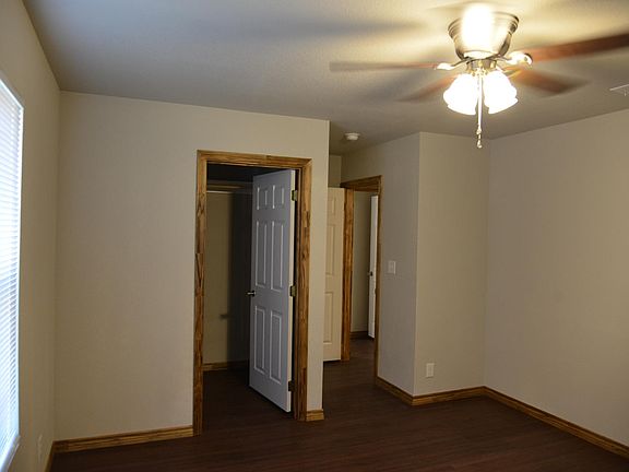 5th image of 107 W Madison St