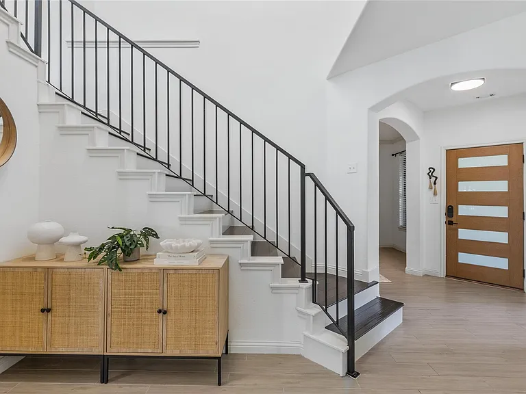 3831 Sapphire Loop — Photo 4
