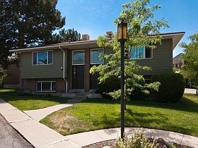 5th image of 2590 Canterbury Ln