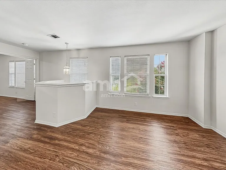 2915 Encino Riv — Photo 9