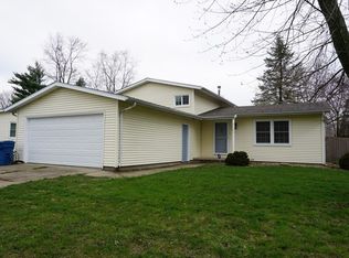 2102 Tamarack Ct, Champaign, IL 61821