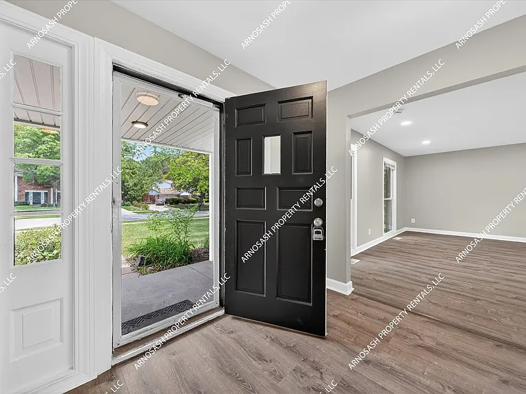 27345 Harvard Rd — Photo 7