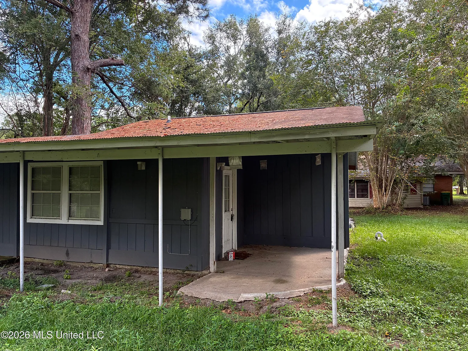 3 bed, 2.0 bath, 1200 sqft, $1,000 — Photo 1