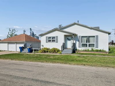 202 2nd Ave, Van Horne, IA, 52346
