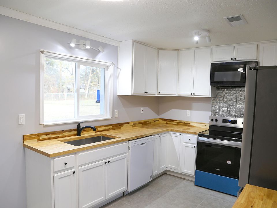 2nd image of 67 Lone Oak Cir